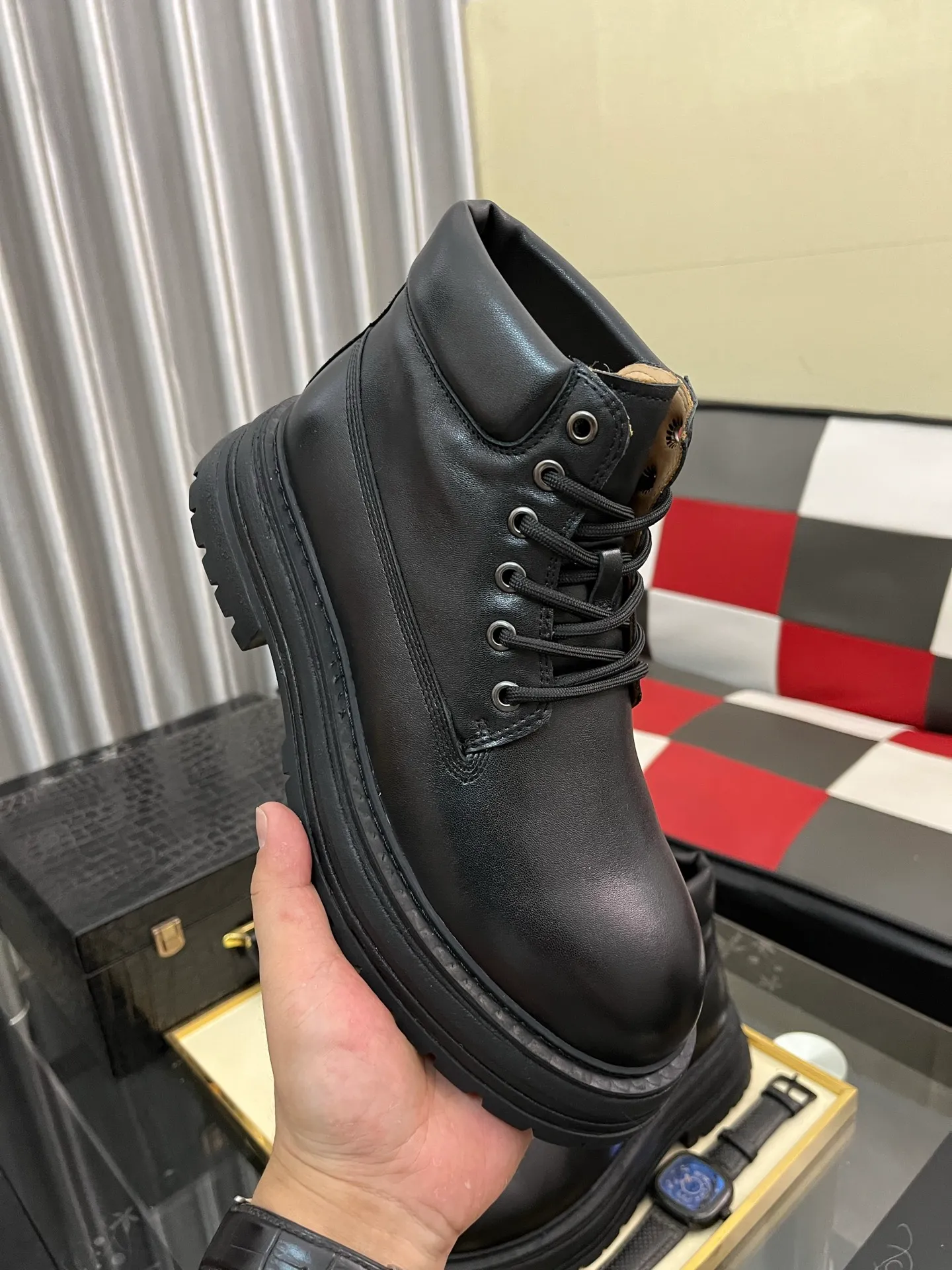 Men's Men's Shoes 💰660⌚️⌚️New UGG fur-integrated men's simple and fashionable snow shoes. The most worth buying at the end of this year are warm casual shoes. Whether you are out and about at home, their comfortable and warm performance will be your most suitable fashion companion! The material is cowhide upper and imported wool is used inside. Two layers of cowhide for warmth and comfort! The eva+ rubber patch outsole is cushioned, wear-resistant, and has good elasticity. It is light and wear-resistant, comfortable and soft, and the new simple cut is more fashionable. It has both practicality and fashion sense, so you no longer have to worry about how to match it in winter, while still maintaining fashionable taste. High-quality genuine wool produced in Dongguan. The material depends on the details! Size: 38-39-40-41-42-43-44-45